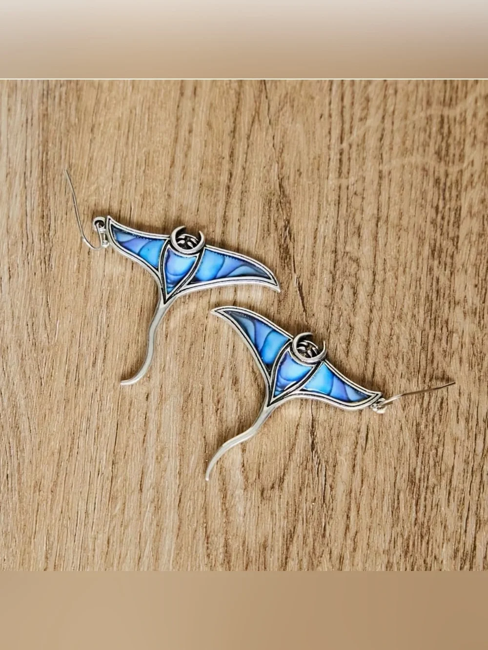 Devil Fish String-ray Shaped Earrings New - Picture 3 of 7
